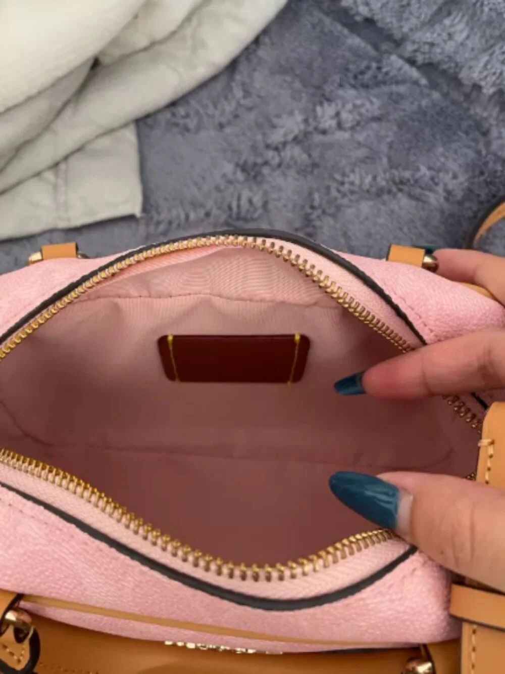 Coach Pink Signature Shoulder Bag Crossbody Purse Used 3 Times